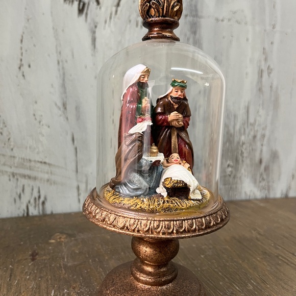 Pair of Elegant Nativity Scenes - Glass Holiday Decor - Picture 3 of 4